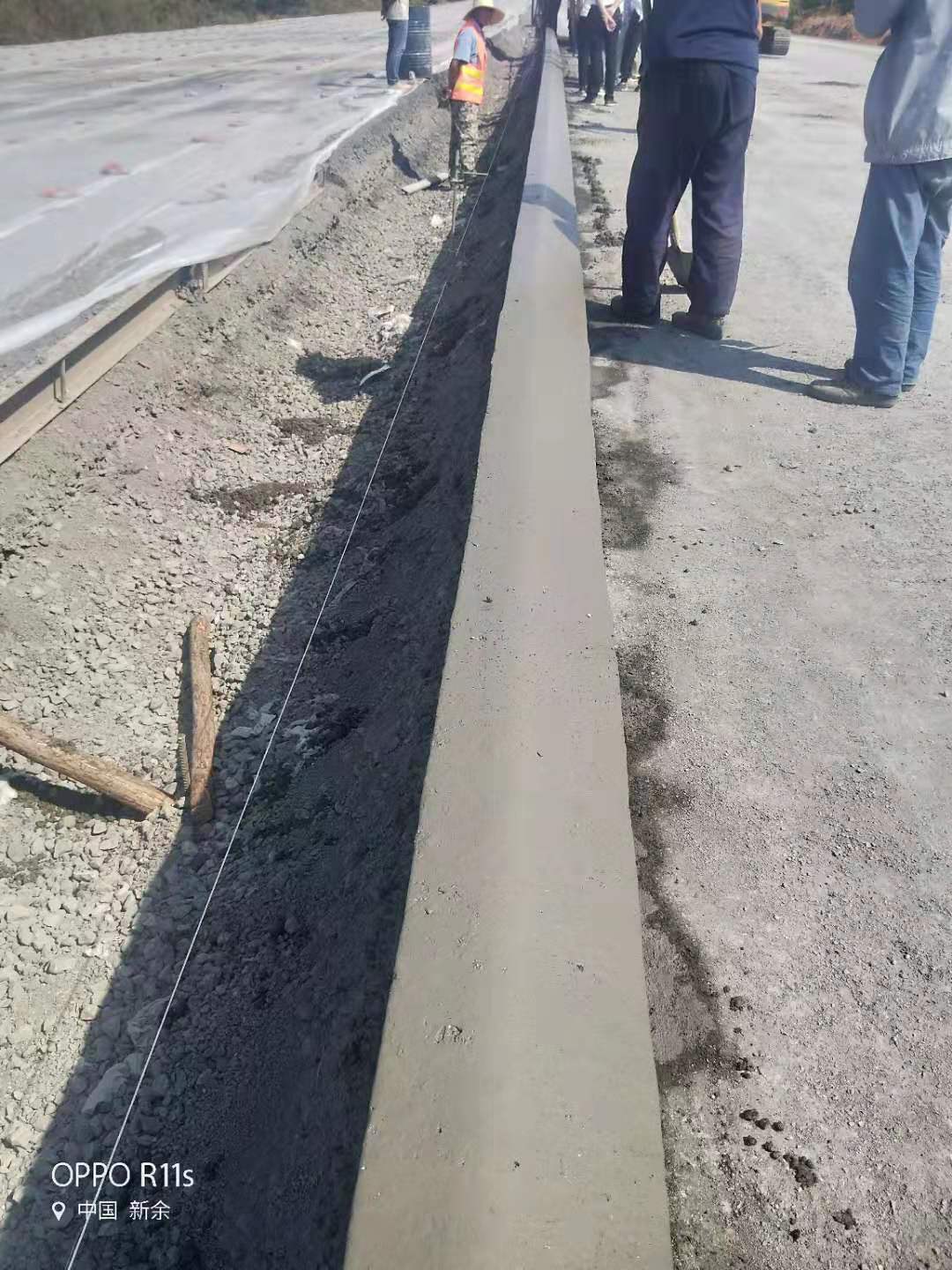 水泥混凝土路緣石滑模機(jī)實用嗎？